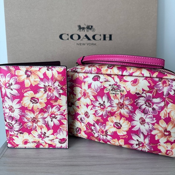 Coach Daisy travel set NWT - Picture 1 of 11